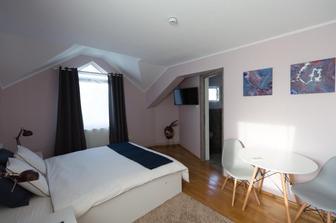 Casa Ris Hotel Targu Jiu Ngoại thất bức ảnh