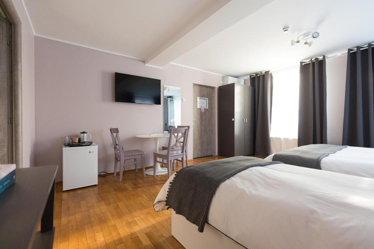 Casa Ris Hotel Targu Jiu Ngoại thất bức ảnh