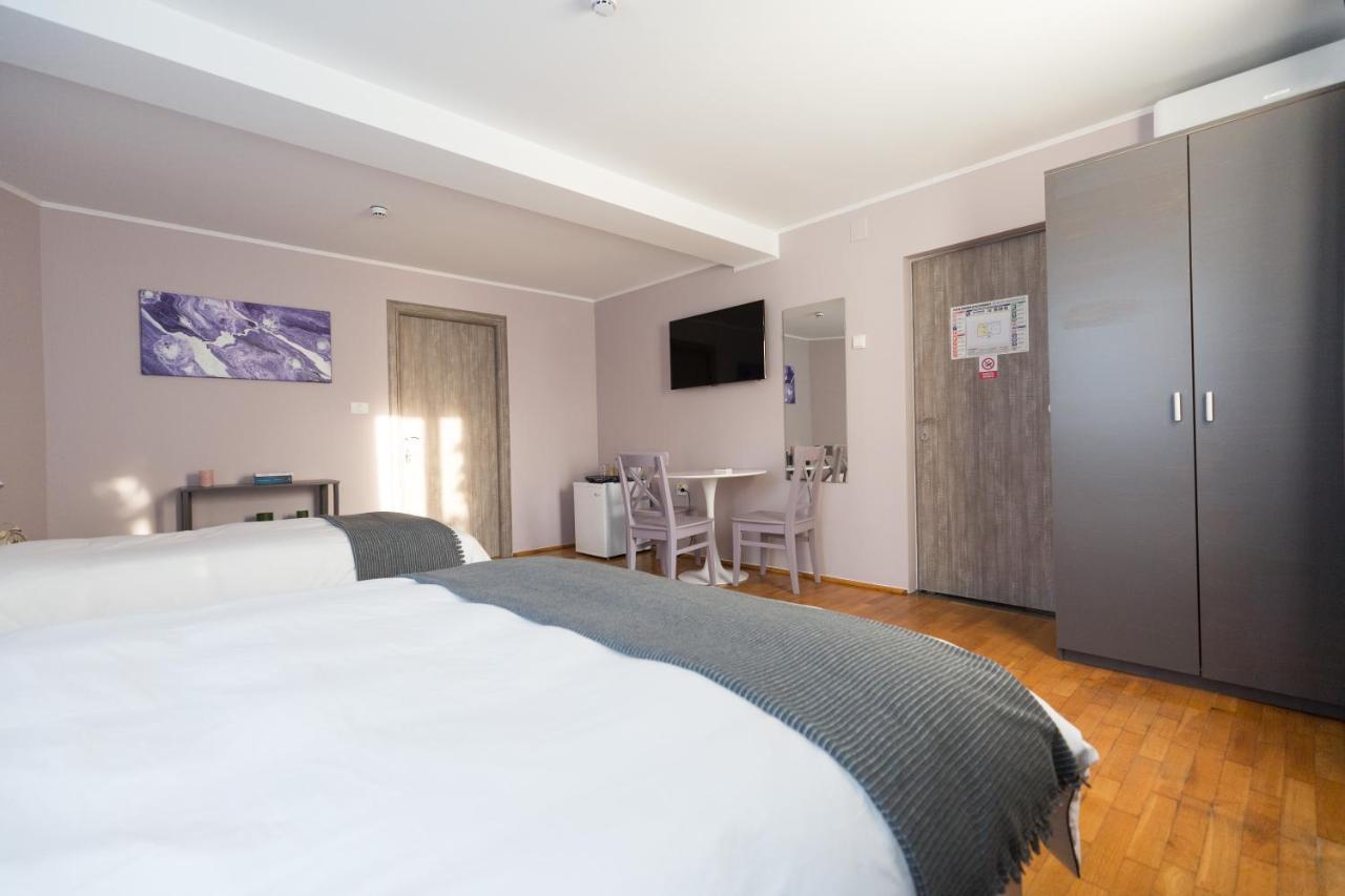 Casa Ris Hotel Targu Jiu Ngoại thất bức ảnh